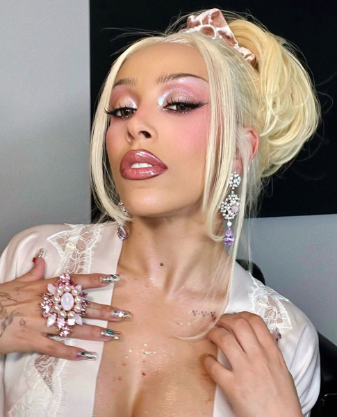 2026 Makeup Trends SciFi Shimmer